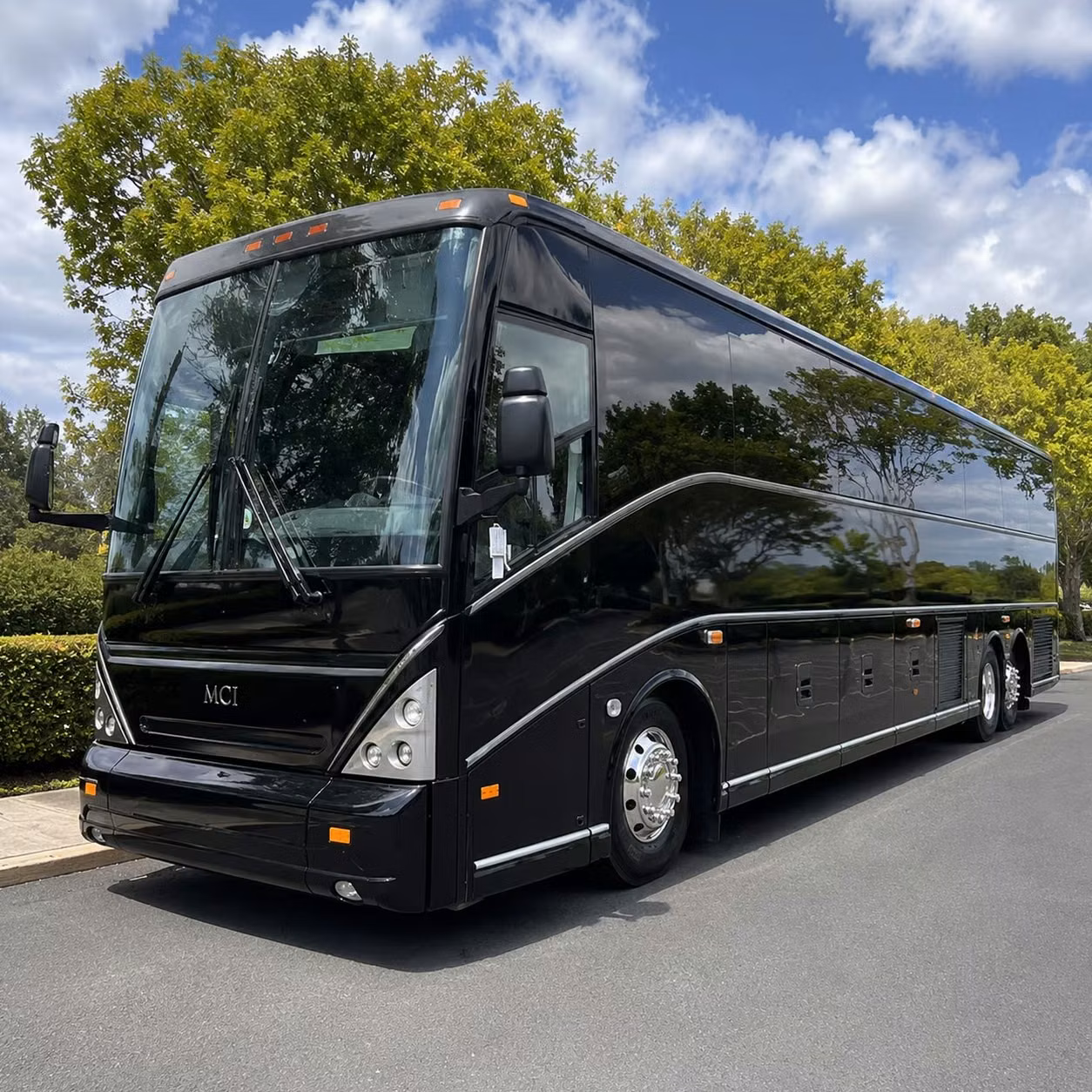 escondido employee shuttle services for daily commutes and campus loops